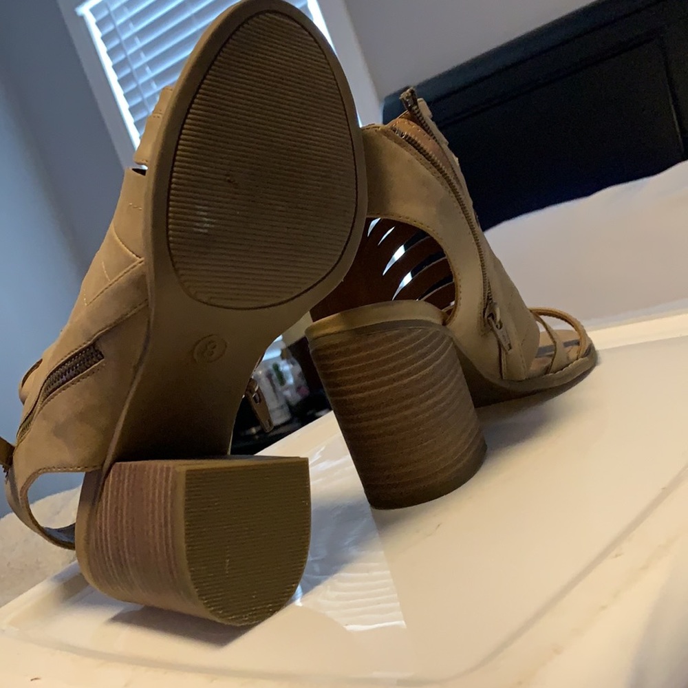 Open Toe/Heel Universal Thread Heels - Picture 3 of 3